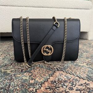 near perfect condition Gucci interlocking Shoulder flap bag 2019